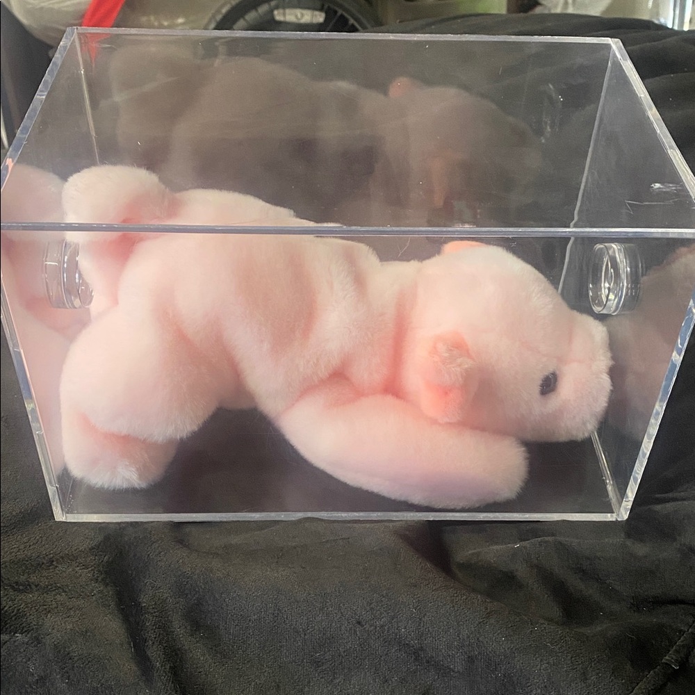 Vintage Rare original beanie baby, squealer the pig mint in clear container